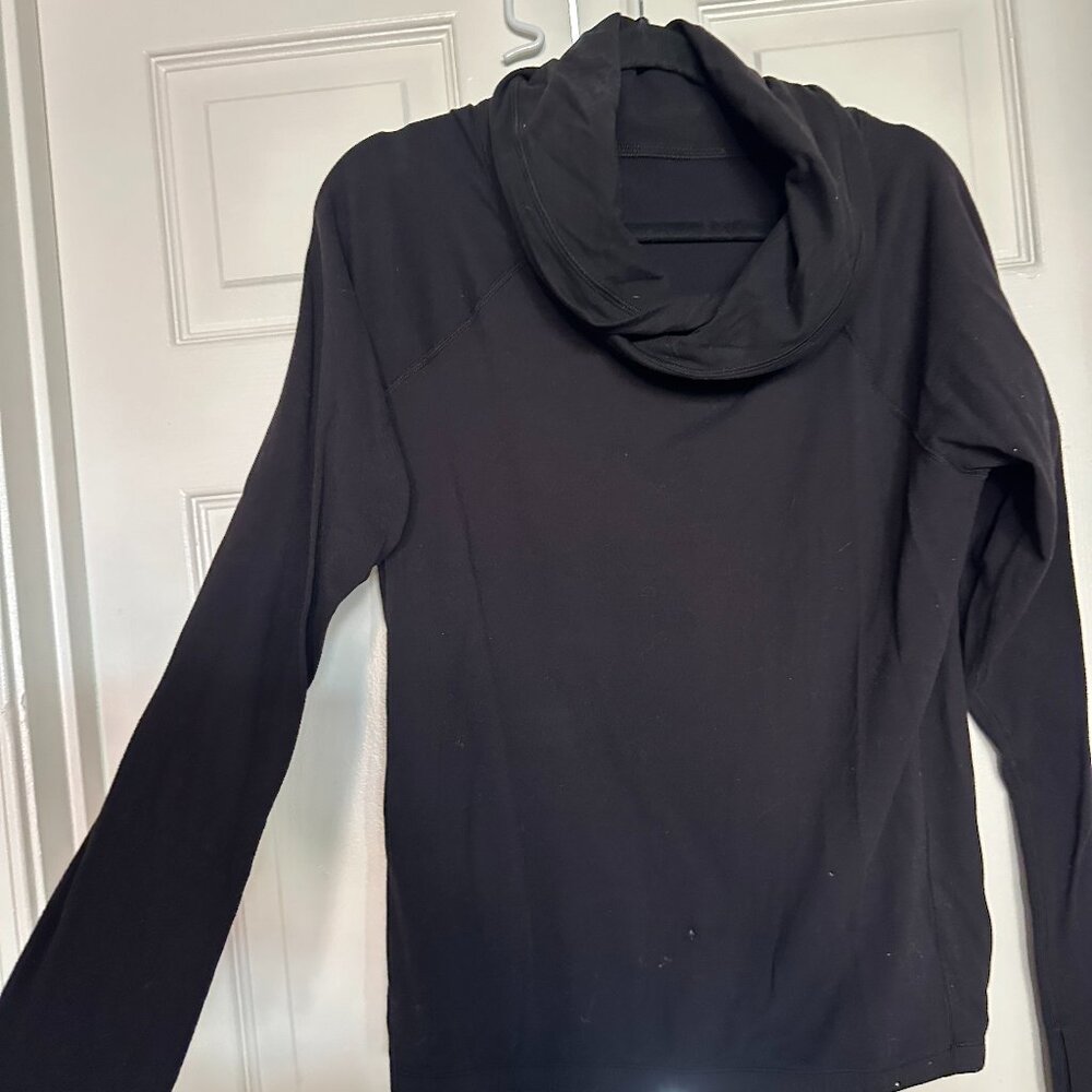 lululemon womens black pullover top size 6, worn once, GUC